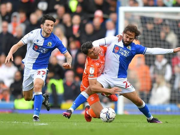 Soi kèo Blackburn vs Blackpool, 2h45 ngày 22/2 – Hạng Nhất Anh